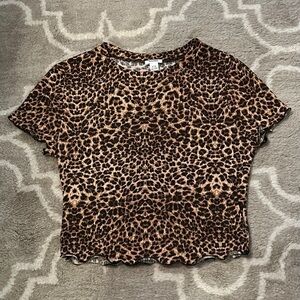 Garage stretchy size M leopard print crop tee